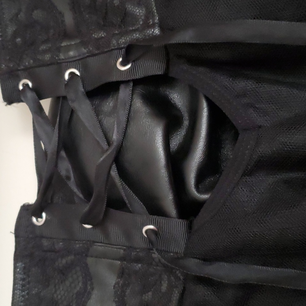 Hot Topic's Black Faux Leather & Lace Tutu - Picture 7 of 14